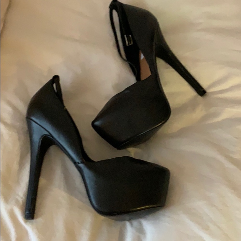Never worn Steve Madden heels